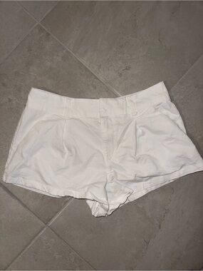Women’s High-Waist White Pleated Shorts